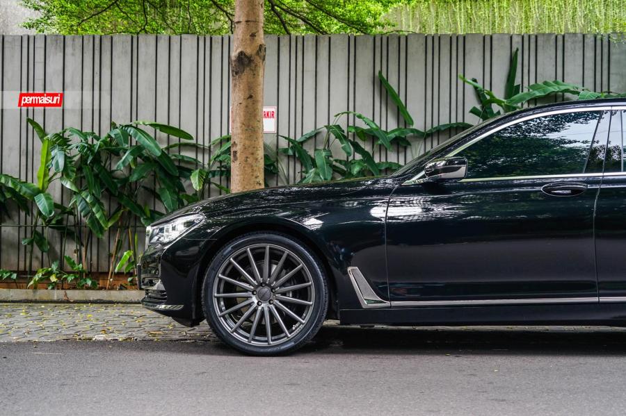 Детали экстерьера BMW 740Li on Vossen Wheels (VFS2) 2017 года  (фото 7 из 8)